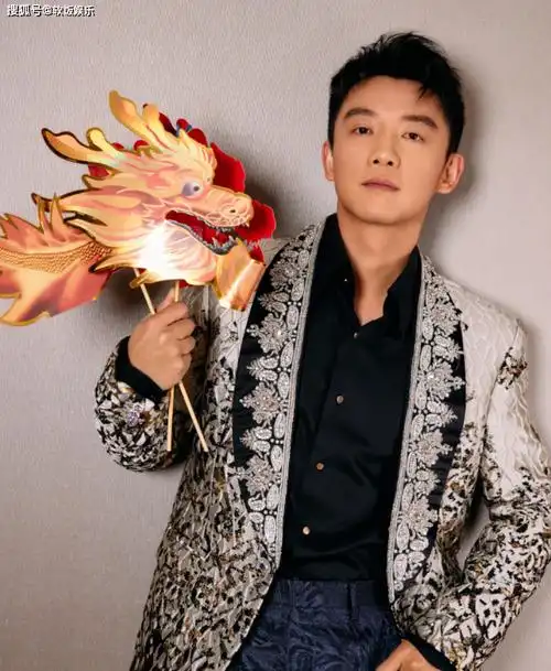 38岁郑恺现身辽宁卫视春晚!