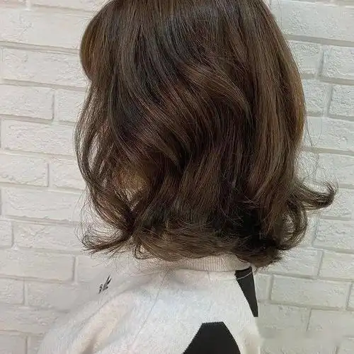 短发这样烫减龄又时尚