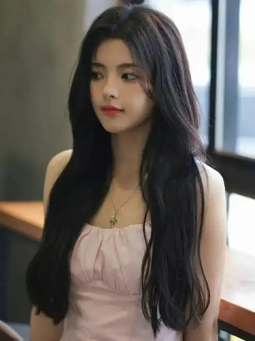 杨超越长相甜美温柔甜美楚楚动人