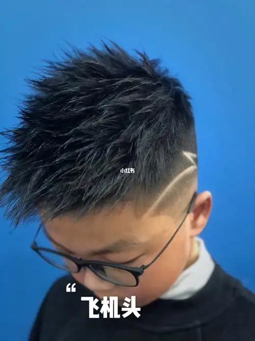 小男孩发型—-飞机头_男士发型_飞机头_发型_男士发型参考_母婴_婴童