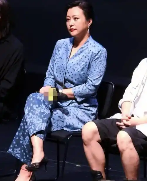 42岁郝蕾宣传话剧被偷拍!