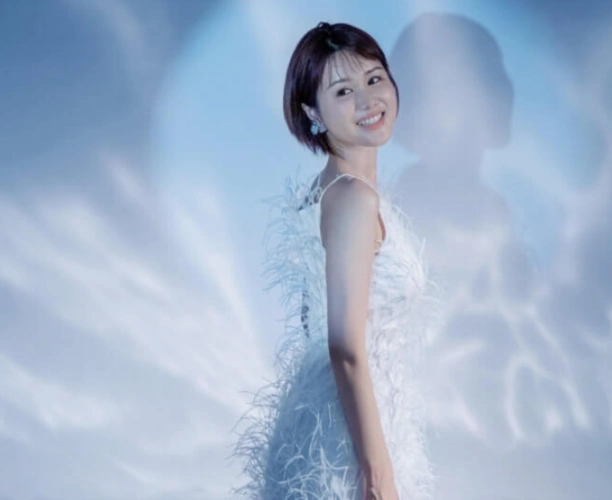 原创港姐刘思希在内地投资做生意海拔1200米开茶园提炼食用油售卖