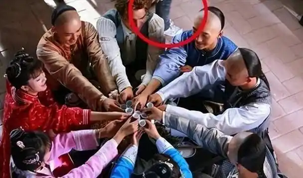 导演你是会拍的!这些「让人脸红」的穿帮镜头,个个都是经典之作