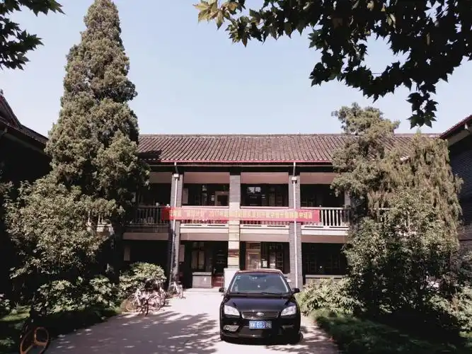 的瘦西湖畔的扬州大学师范学院,是我梦牵魂萦的母校一扬州师范学院