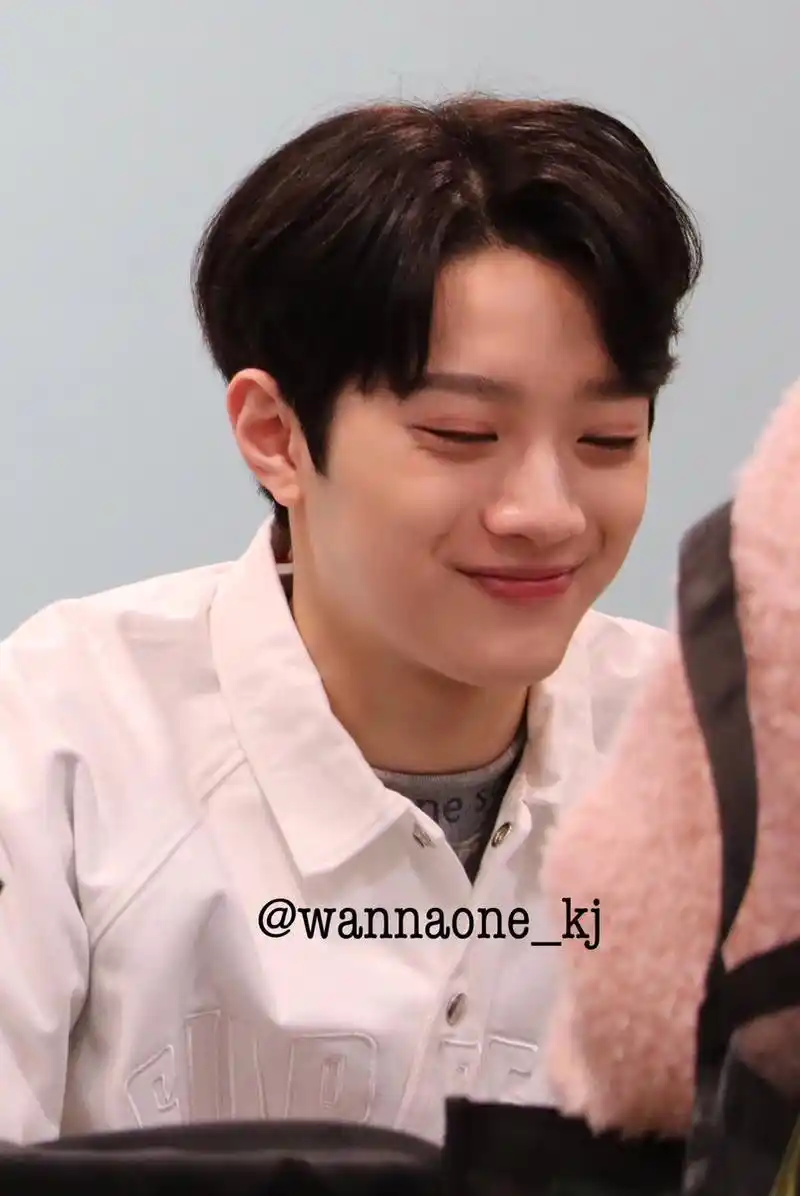 去年今日|签售会上嫩豆腐般白嫩的赖小可爱_赖冠霖