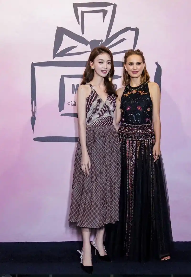 "姐妹脸"杨颖和吴谨言出席酒会,美的不分上下,同框影后也不输