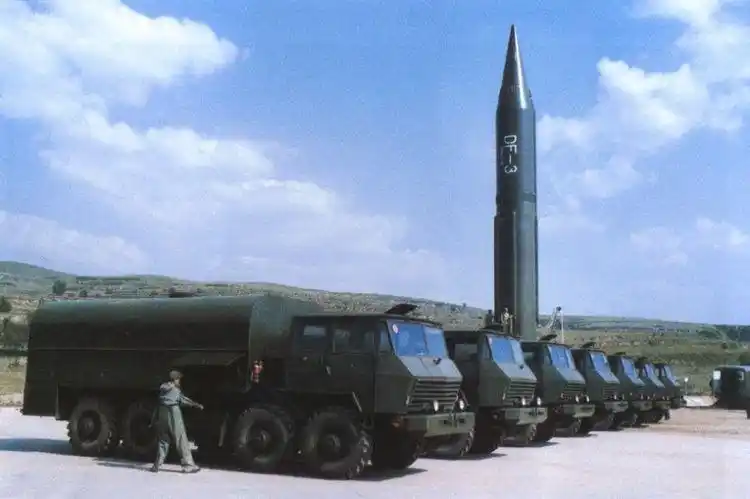 几十枚东风导弹准备发射,以色列立刻宣布撤军,美:不要冲动