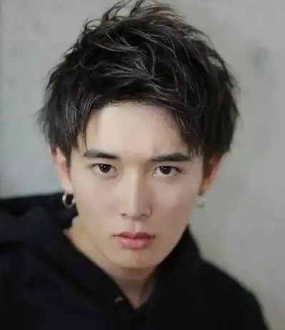 男生定位烫发型 蓬松感烫发打造帅气潮男