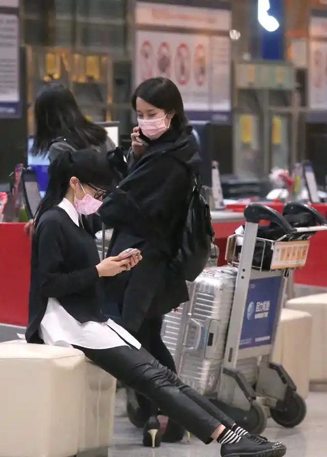 公主出巡!许晴"生扑"小助理率性画风撩妹力max