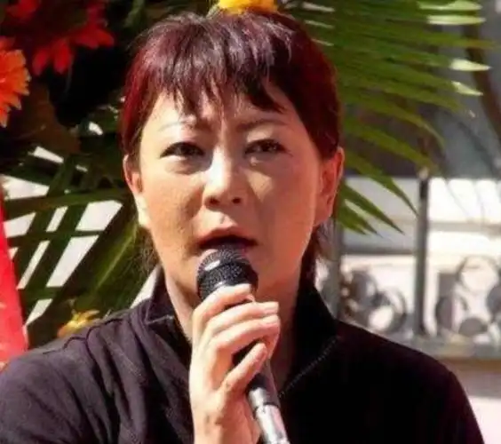 "小品女王"杨蕾:曾比宋丹丹还火,被侯耀文前妻抢爱,现状咋样