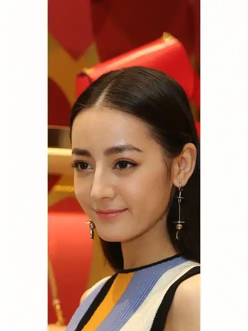 迪丽热巴早期生图