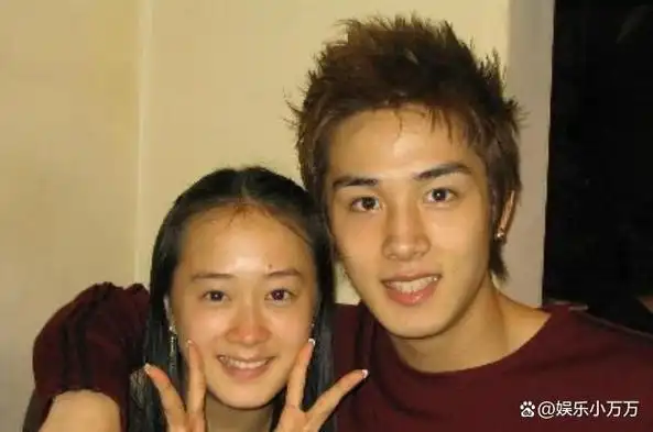 戚薇李承铉被称娱圈"模范夫妻",结婚9年恩爱如初,太幸福了!