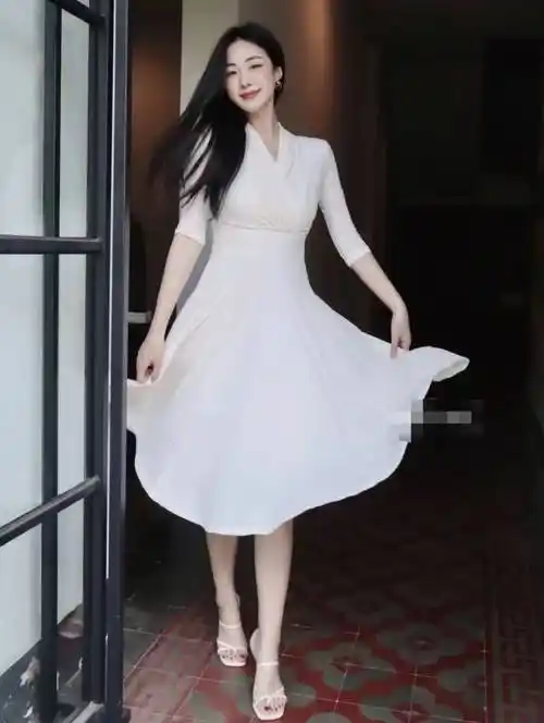 白色裙子搭配什么颜色鞋子好看