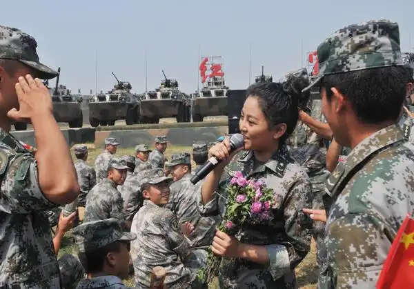 "文艺女兵"阿鲁阿卓《大道同行》唱响中国梦_北京日报app新闻