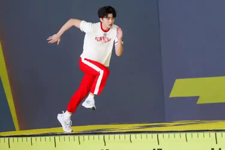 奔跑吧蔡徐坤0600