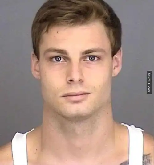 16个「让人想要一起入狱」的美型犯人照,第12个的泪水激发了所有女生