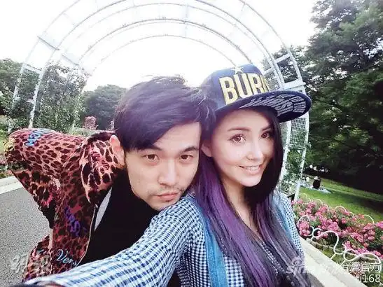 周杰伦向昆凌求婚 伦敦逛婚纱店买钻戒