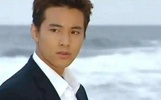 不少中国粉丝因《蓝色生死恋》开始迷上元彬,当时他与宋慧乔,宋承宪