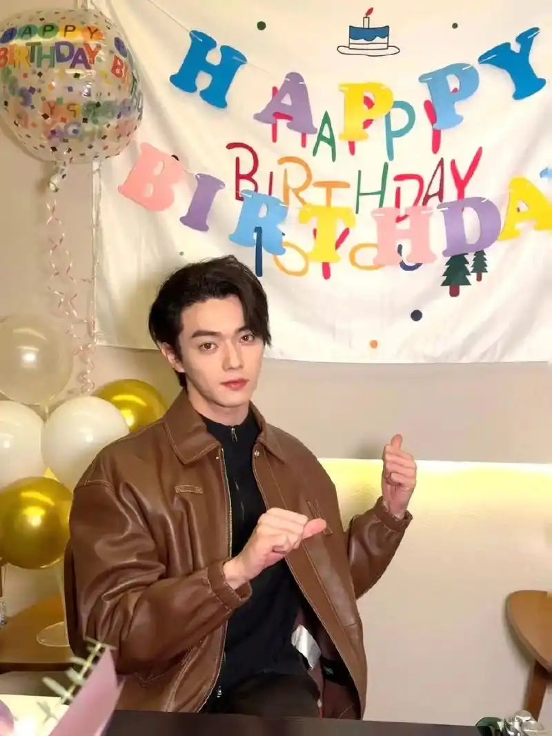 许凯 生日快乐宝宝!😘 #生日 #birthday #按 - 抖音