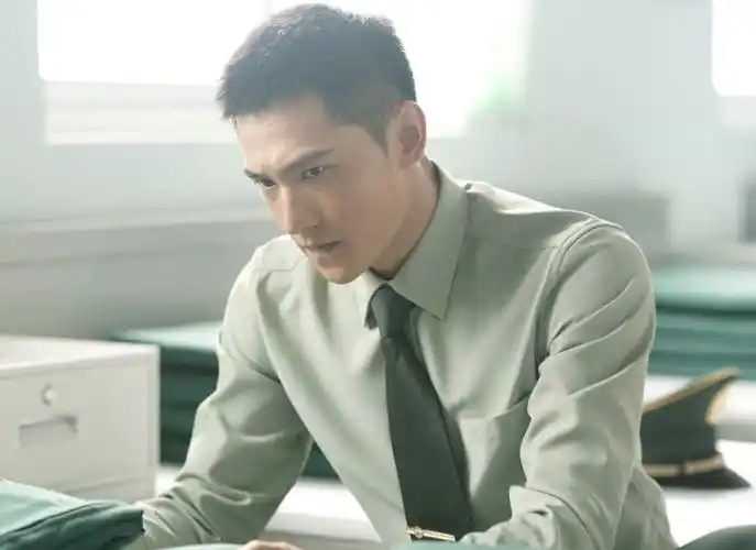 易烊千玺军装造型惊艳,吴京有男人味,杨洋新剧军装变化大