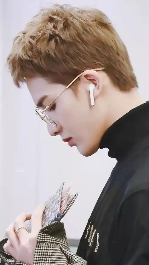 朱正廷晒新狗粉丝被气得快心梗!难道养法斗也会上瘾吗?