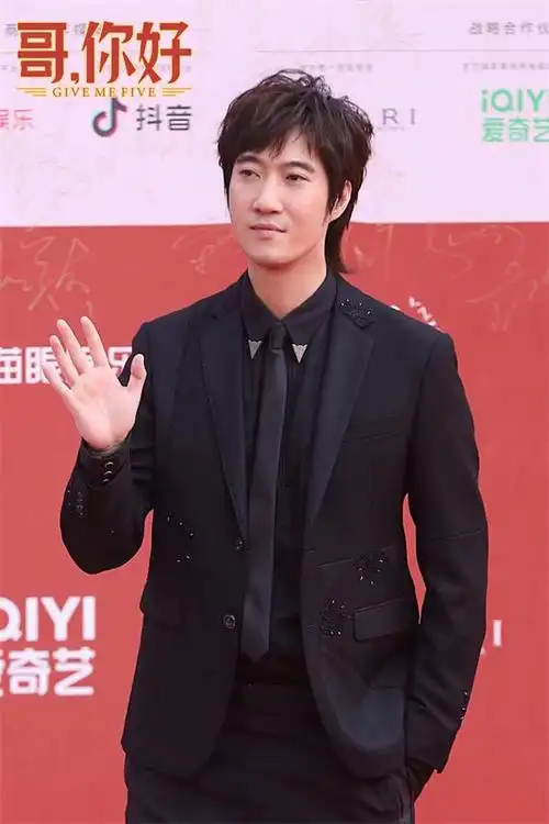 电影《哥,你好》亮相北京国际电影节 马丽红毯现场叫常远"儿子"