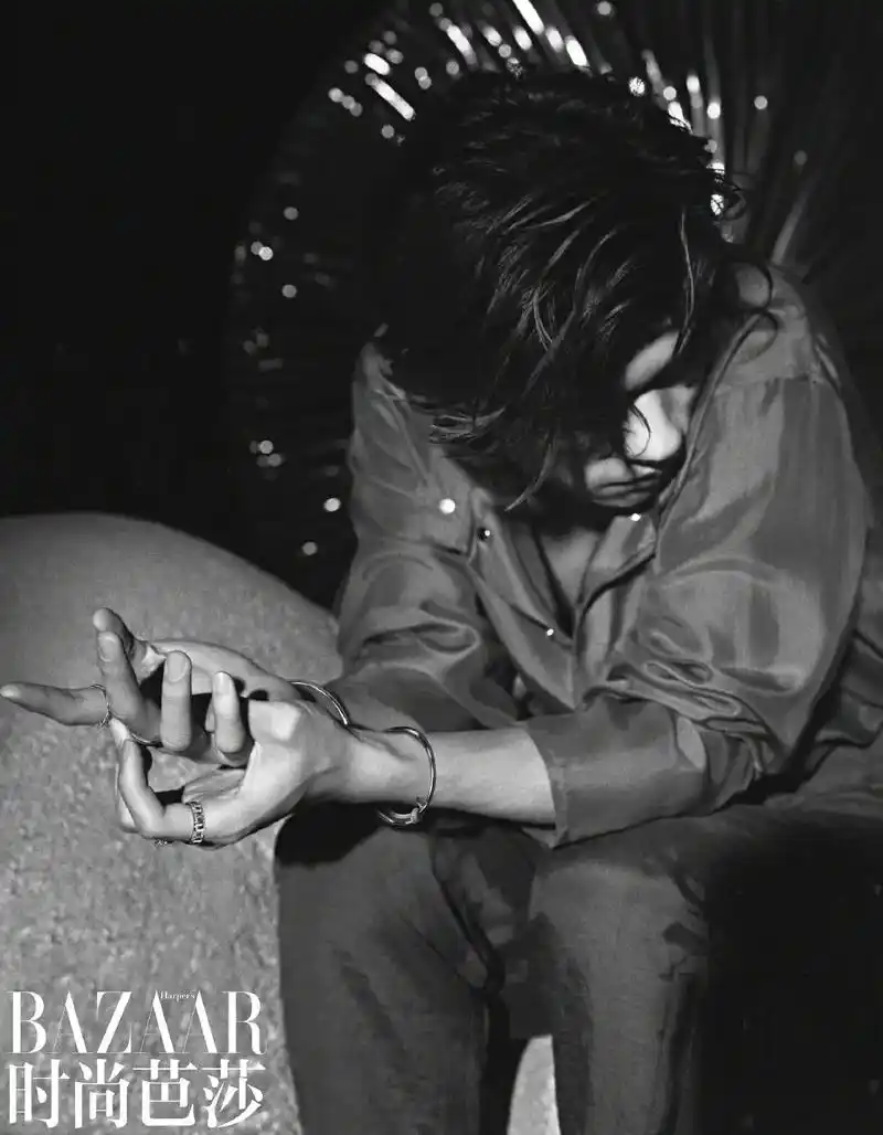 1111起来打气 #易烊千玺时尚芭莎三月刊封面 手好好看戒 - 抖音