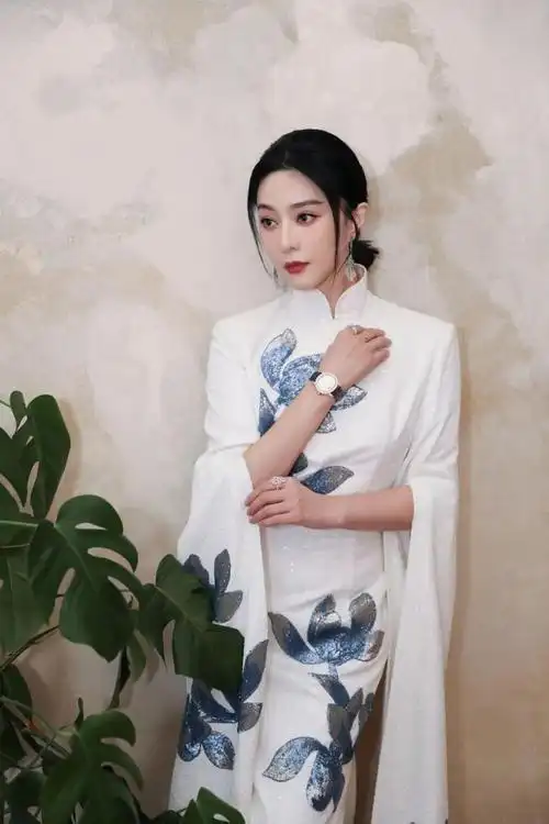 范冰冰杀回幕前可是她的脸已经不如从前了