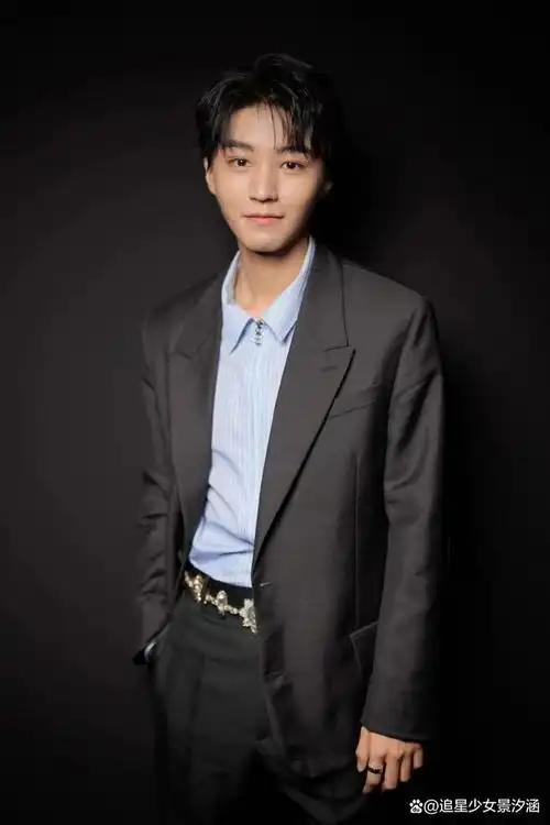 9月27日,王俊凯受邀参加迪奥大秀,各种神图直出,让我们一起来看看吧!