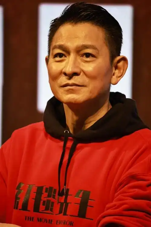 刘德华62岁示范发型精致裤短不油