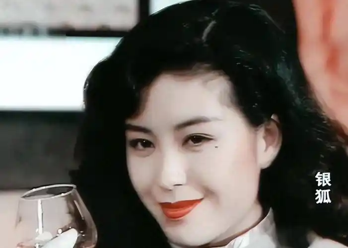 伍咏薇的彪悍人生:结婚13天丈夫去世,21岁成寡妇,如今苦尽甘来