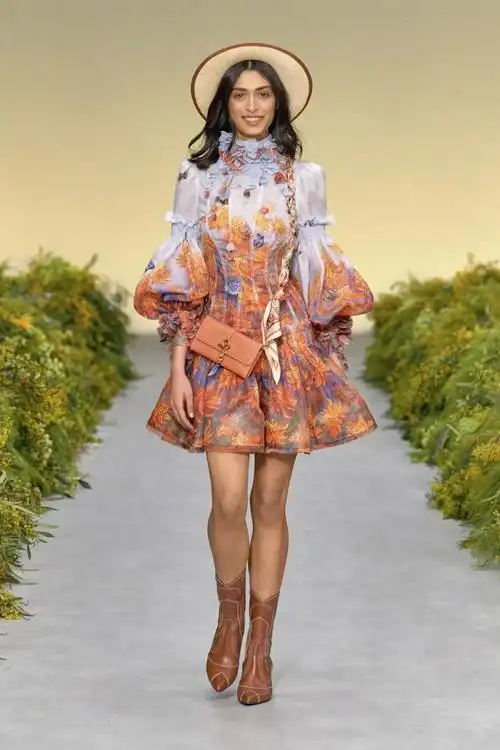 色彩趋势灵活自由全年皆宜的2021春夏流行色纽约时装周