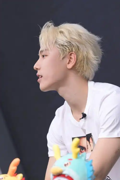 王子异 古希腊掌管微博的神##王子异怼脸生图