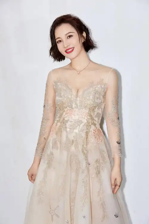 陶红活力现身公益活动 用爱心传递正能量