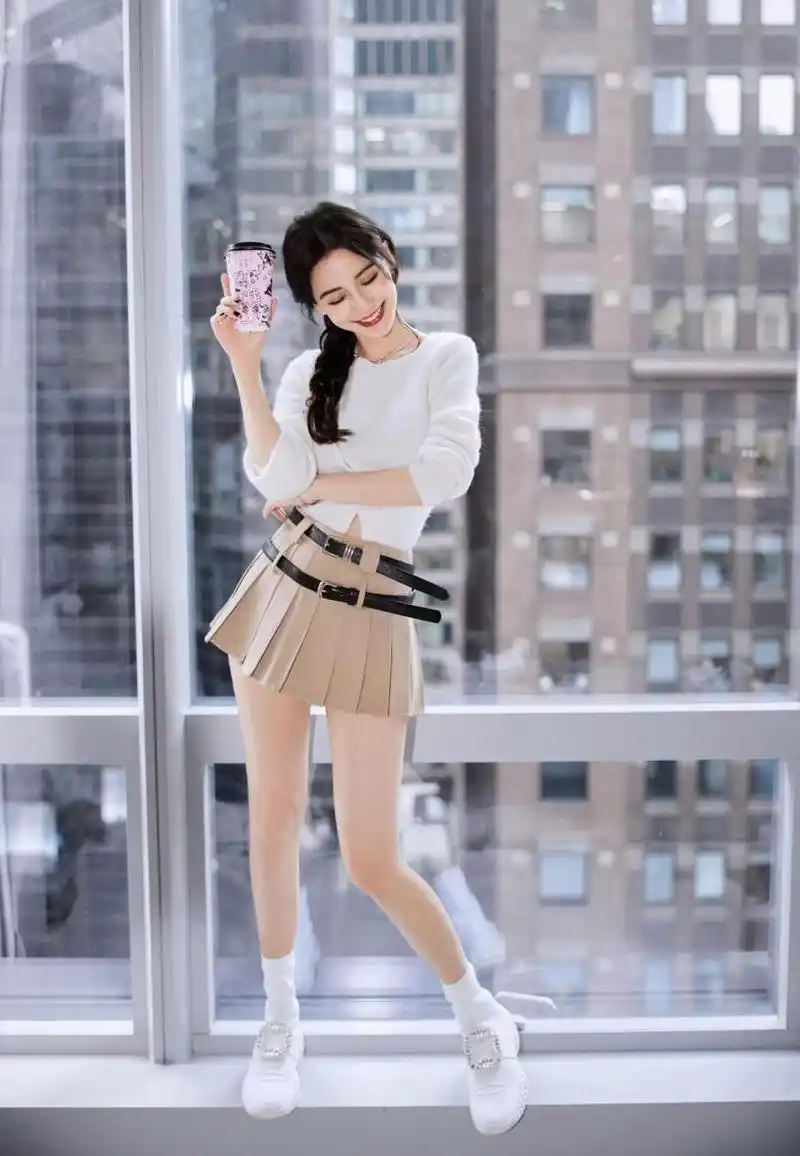 杨颖  超短裙大秀美腿好身材! #杨颖