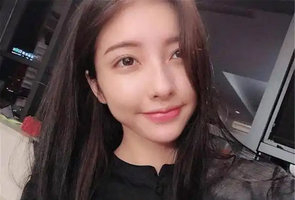 王思聪历任女友众多,颜值各不相同.