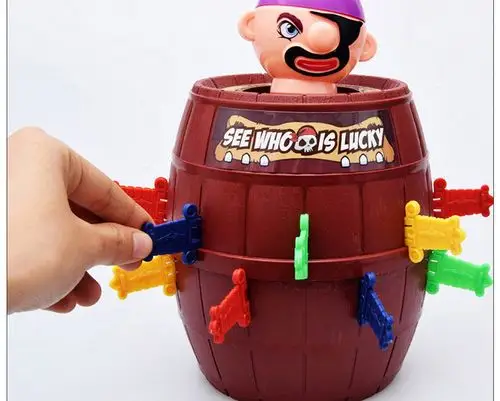 抖音同款创意整蛊海盗桶儿童桌面游戏木桶叔叔插剑桶咬手减压玩具_4