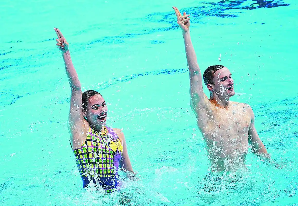 俄罗斯首位花样游泳男星的神奇成长之路