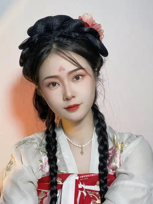 汉服妆容一个温柔的小家碧玉的唐风妆容