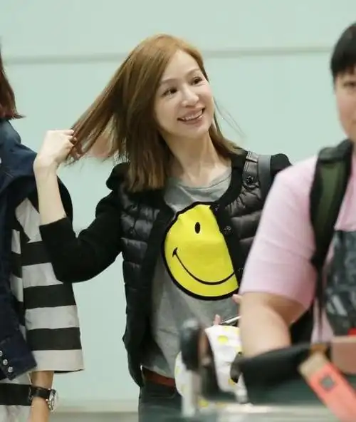 王心凌素颜现身疑整容大变样 网友惊呼认不出