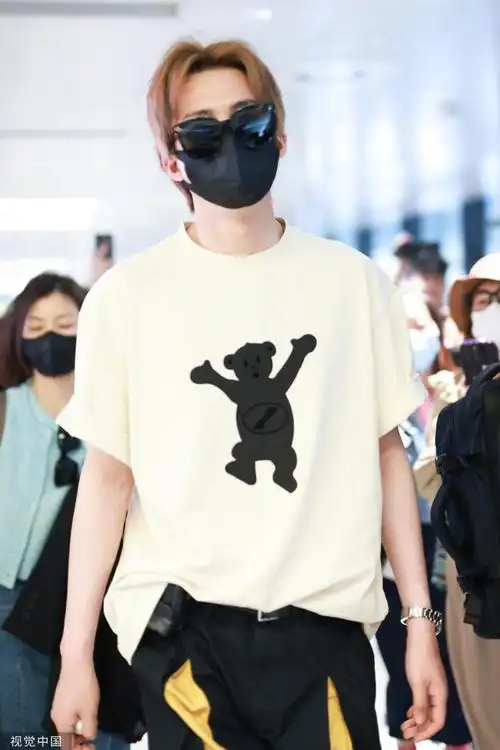 刘宇宁 | 长沙 刘宇宁今日长沙机场路透! 这腿我真的 好高好帅!