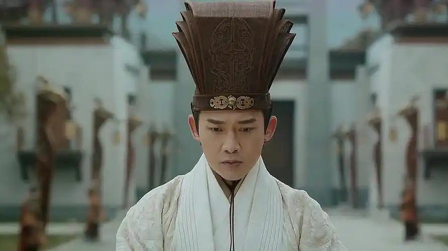 皓镧传:吕不韦亲了皓镧,还要送礼物给她,皓镧非常开心!