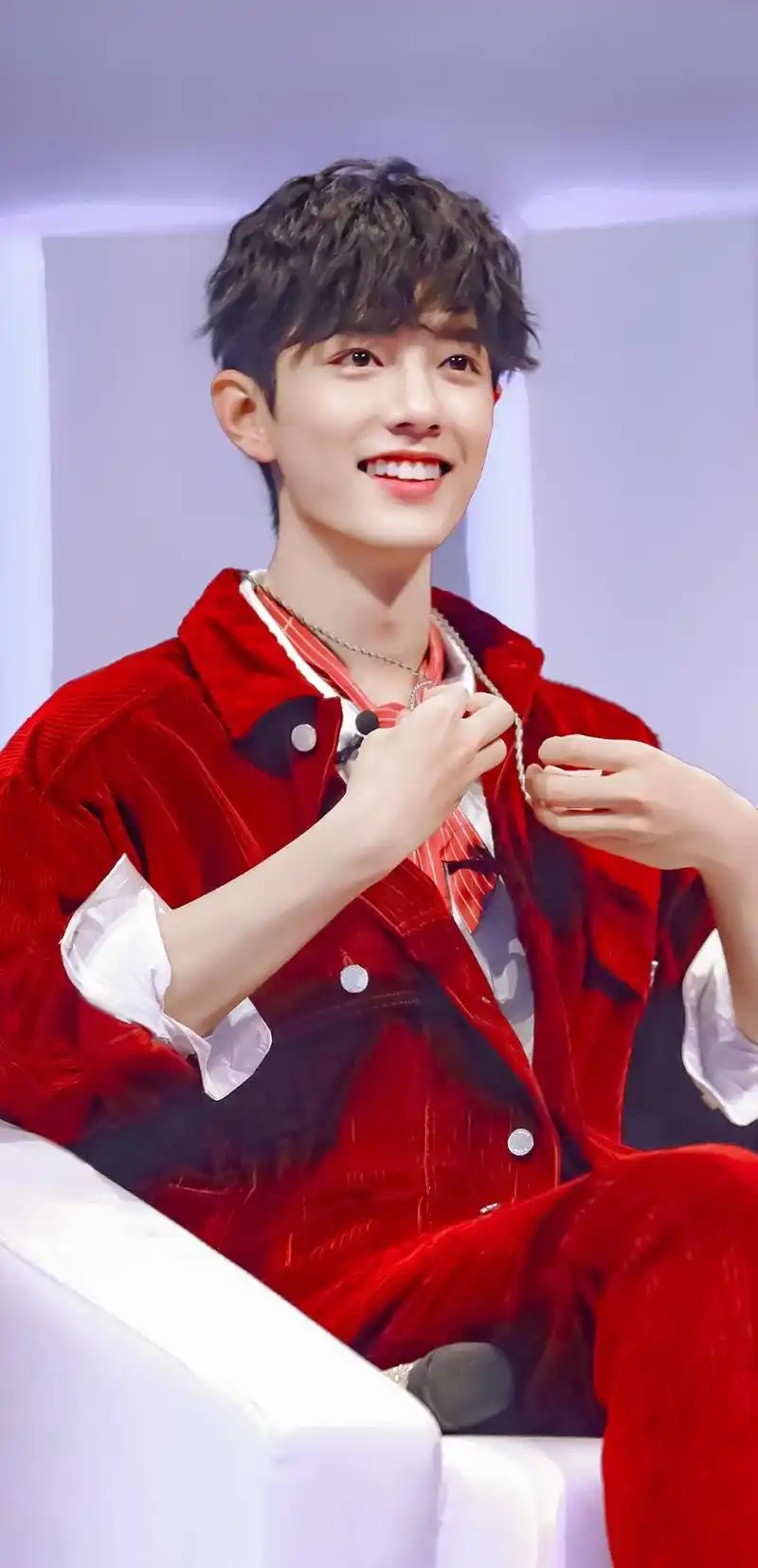 肖战手机壁纸|红衣战|卷毛战真的太好看了!