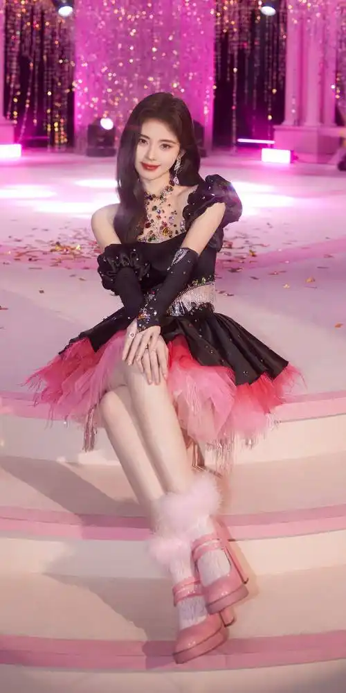 鞠婧祎黑纱裙酷甜少女风写真_裙子_长裙_黑色