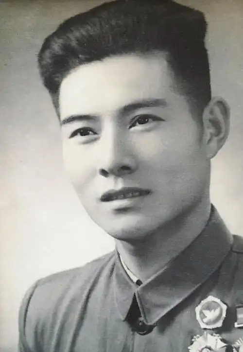 著名导演汪俊:"丁克婚姻"吓走前妻,60岁单身的他惹人怜!