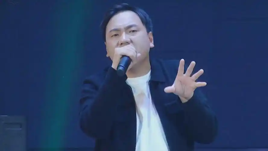 他才是最有资格上春晚的歌手,这些歌首首经典!