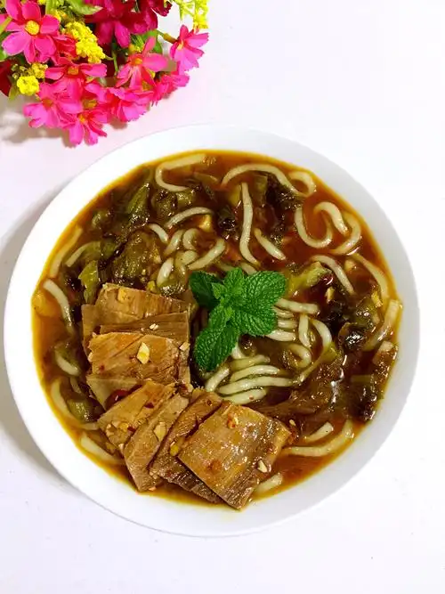 酸菜牛肉土豆粉怎么做_酸菜牛肉土豆粉的做法_果妈私房菜_豆果美食