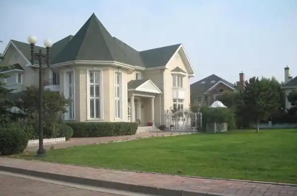 龙苑别墅 南北朝向 环绕型南花园 园区中心位置 专业代理