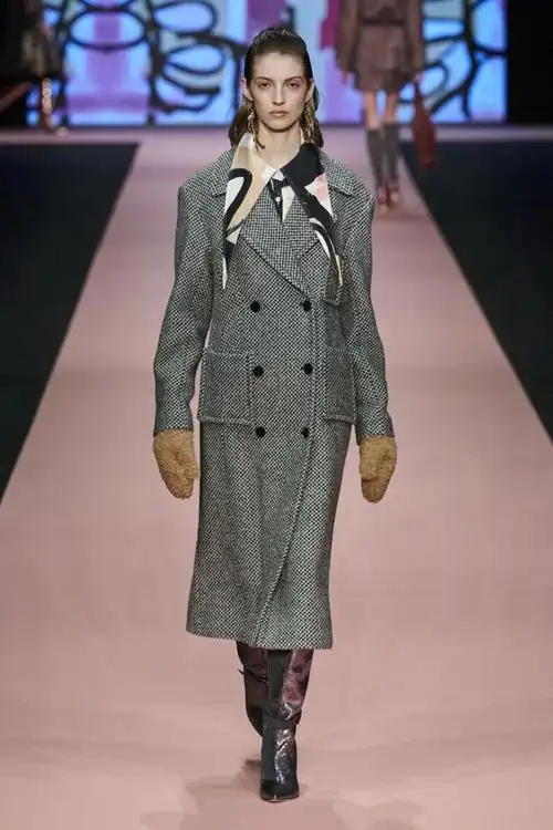 秀场大衣穿搭灵感,重现这个冬天的5种简单时装秀造型