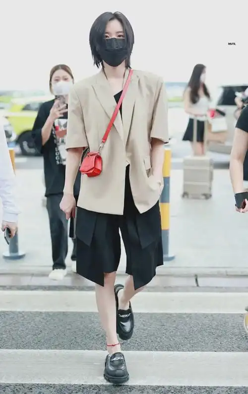 陆柯燃在爆裂舞台里杀疯了酷飒穿搭get起来